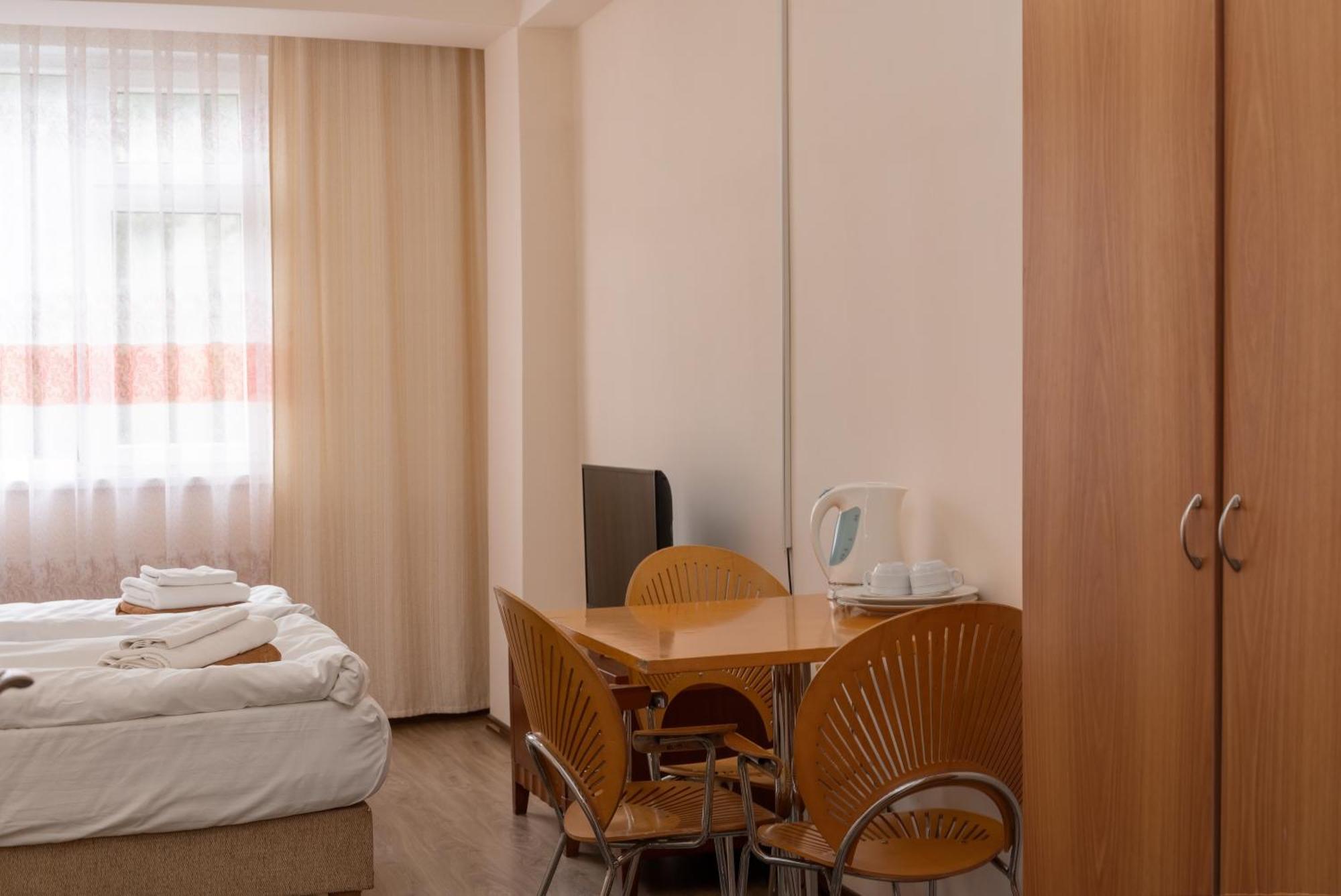 Talisman Village Hotel Бостери Екстериор снимка