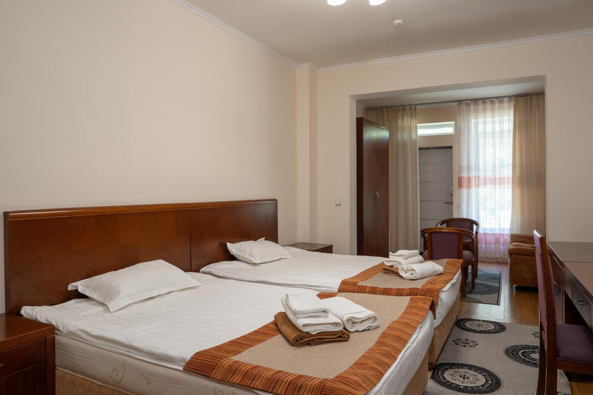 Talisman Village Hotel Бостери Екстериор снимка